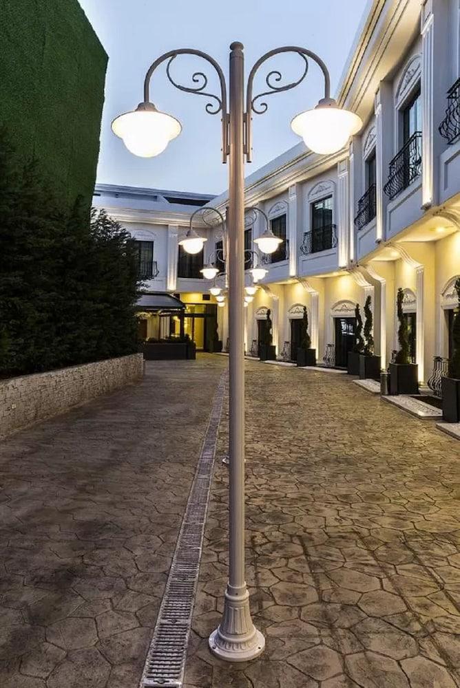 Ramada By Wyndham Sakarya Hotel Exterior foto