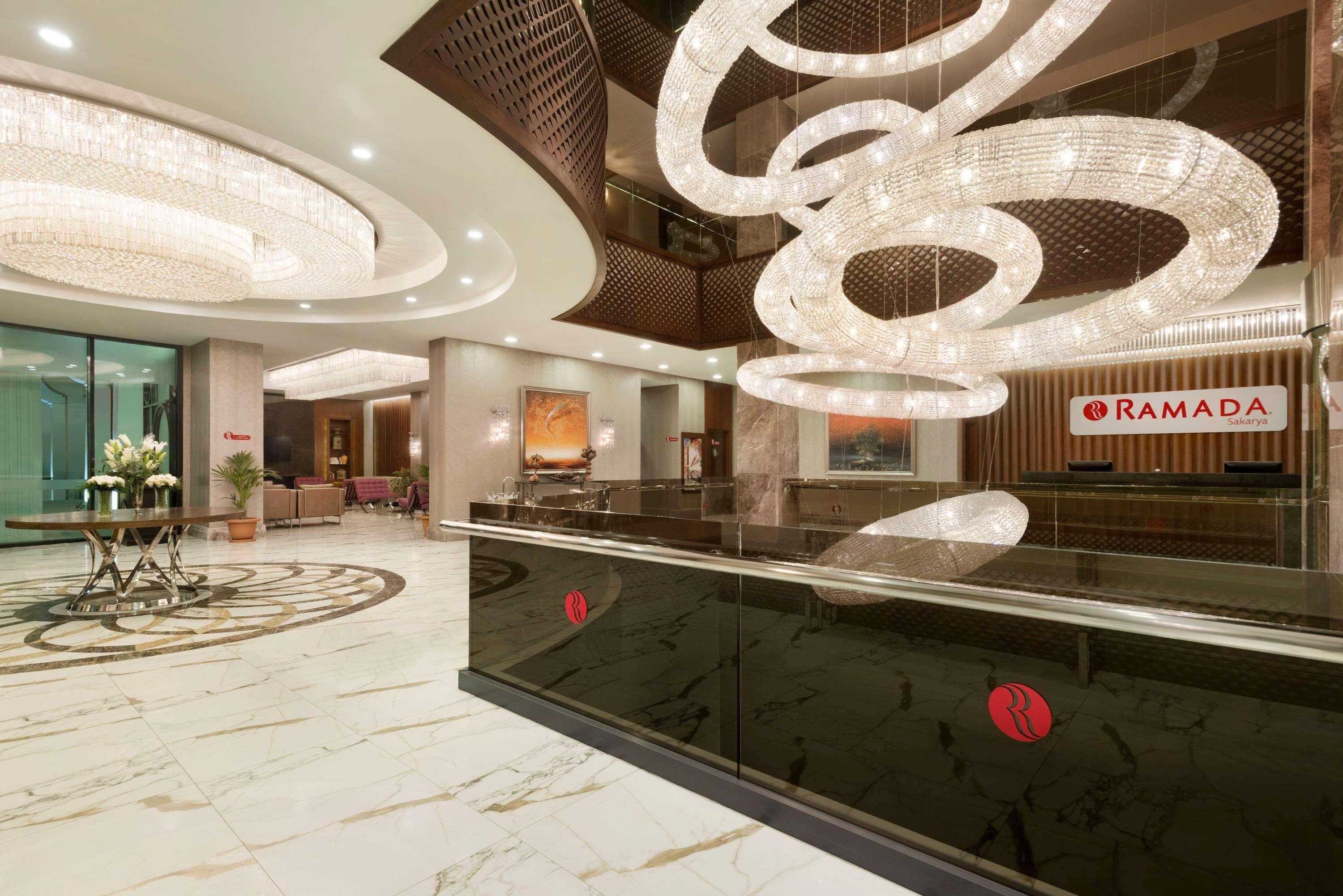 Ramada By Wyndham Sakarya Hotel Exterior foto