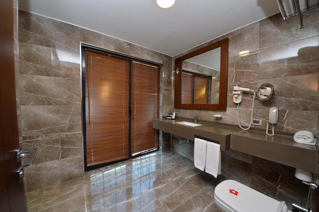 Ramada By Wyndham Sakarya Hotel Exterior foto